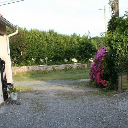 L'orée Du Bois Fougières Hébergement de vacances *